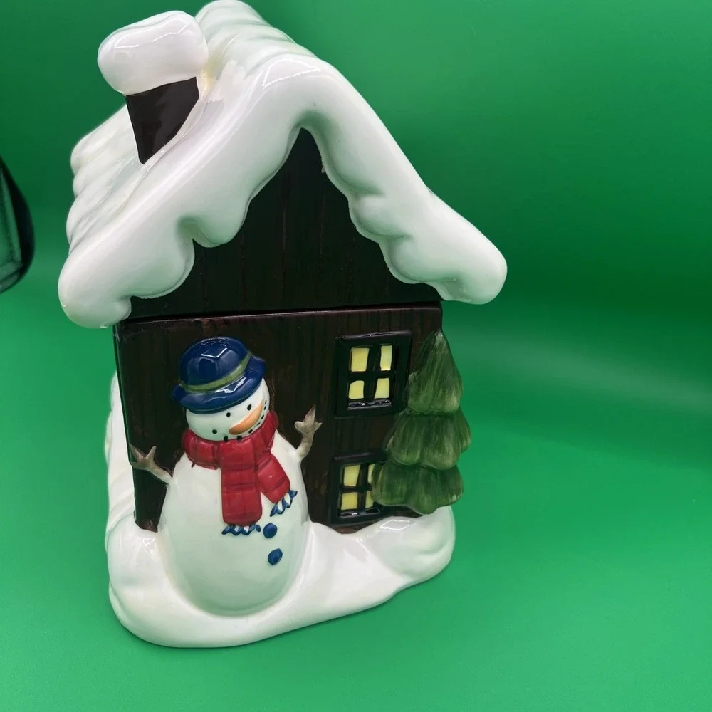 SCM Designs Snow Covered House‎ Ceramic Cookie Jar with snowman tree clean GHA3.